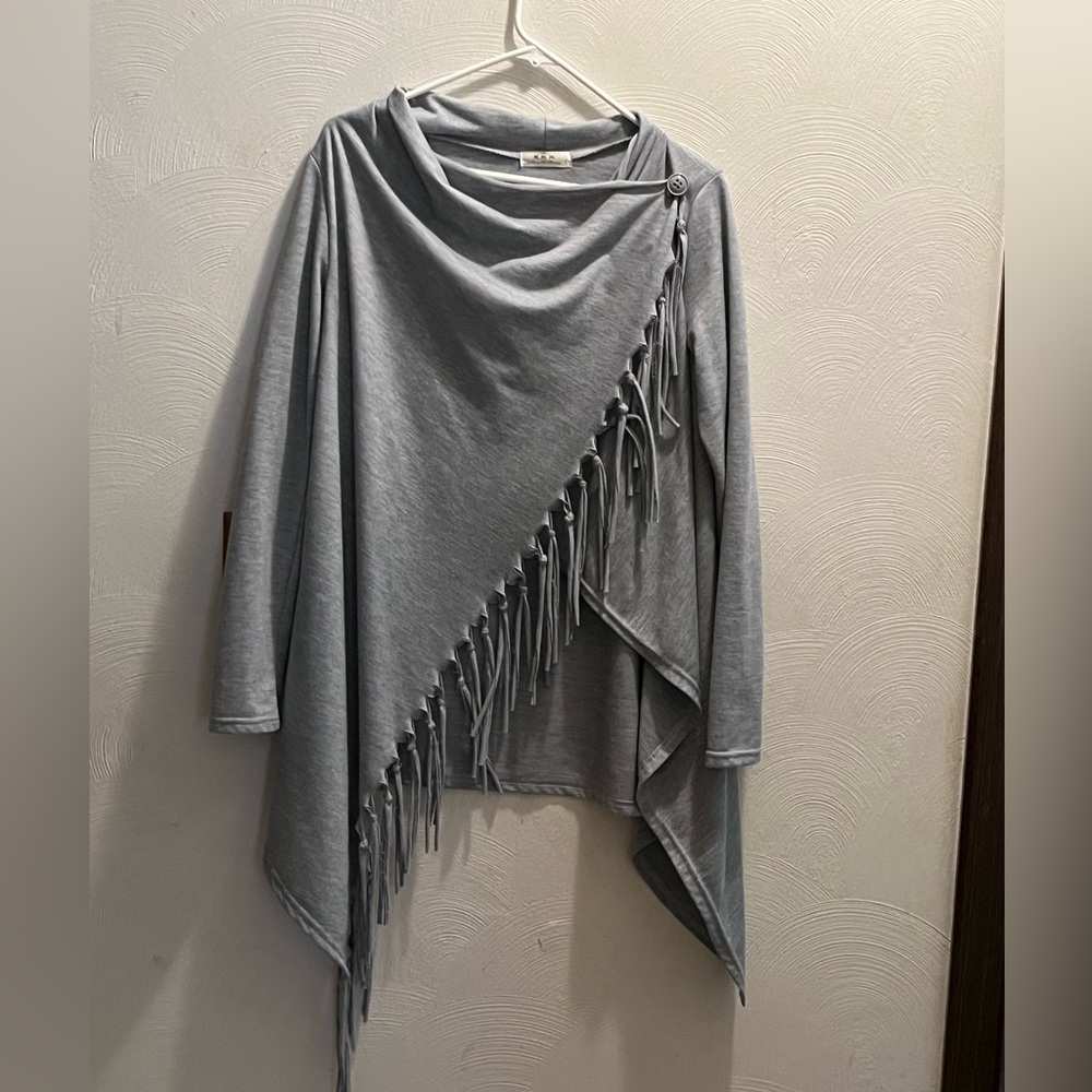 Man Xi Shang Women’s Gray Long Sleeve Wrap with raw edge fringe. Size Large.